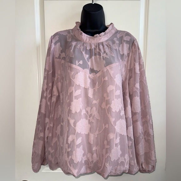 Torrid Blush Pink Chiffon Clip Floral Bubble Hem Blouse Womens Size 2 NWT - Picture 1 of 8